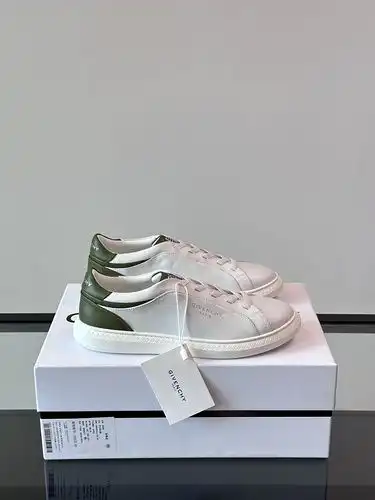 Givenchy Mens Edition Código 0521B40 Tamaño 3844 Personalizable 45 no reembolsable