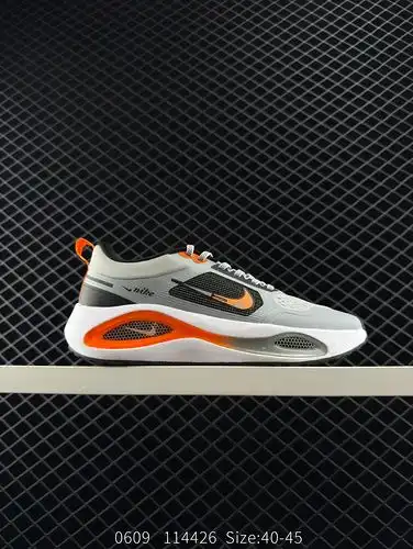 El zapato de carrera Nike Zoom Winflo V2 cuenta con un diseño de malla diseñado que combina intelige