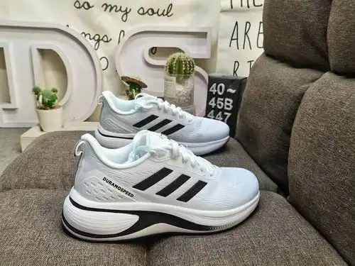 447D Adidas EQ22RUN YY zapatos de carrera ligeros Una serie de zapatos de carrera transpirables y de