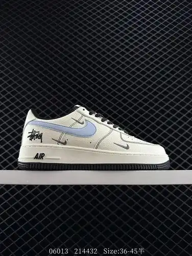 NIKE AIR FORCE 107 Último y cartón originales elaborados en una versión de la Fuerza Aérea de corte 