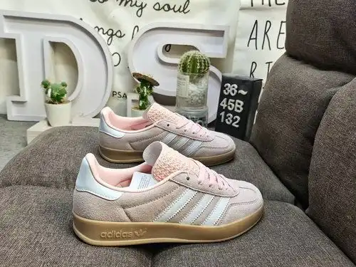 132D Adidas Gazelle Indoor zapatos ligeros y duraderos de placa baja Este zapato deportivo Adidas es