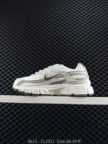 El artículo retro Nike WMNS Nike InitiatIAOR está diseñado para correr cómodamente El zapato de carr
