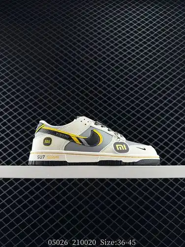 El cuerpo del zapato Xiaomi x Nike Dunk SB Low Xiaomi x Nike SB de corte bajo colaboración gris blan