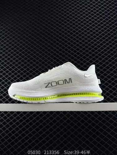 El Nike Pegasus Premium Atmosphere rosa visible de longitud completa Air Zoom apareció por primera v