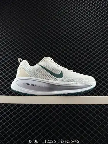 Nivel de empresa El Nike VOMERO 18 es un cómodo zapato de carrera de topes bajos y antideslizantes c