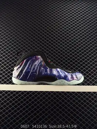 6 NIKE AIR FOAMPOSITE ONE Spray Foam es un par de botas de protección de campo lanzadas por primera 