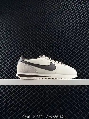 El Nike Classic Cortez 23 Premium es un clásico zapato Forrest Gump ligero y cómodo para hombre para