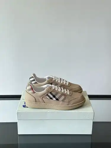 Burberry Mens Edition Código 0521B50 Talla 3844 Personalizable 45 no reembolsable