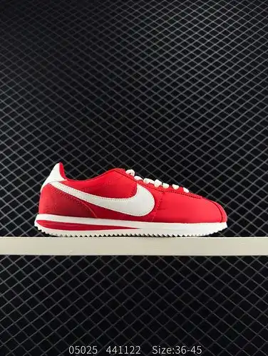 El Nike Classic Cortez es un zapato de carrera para hombre ligero y cómodo con un espíritu puro y pe