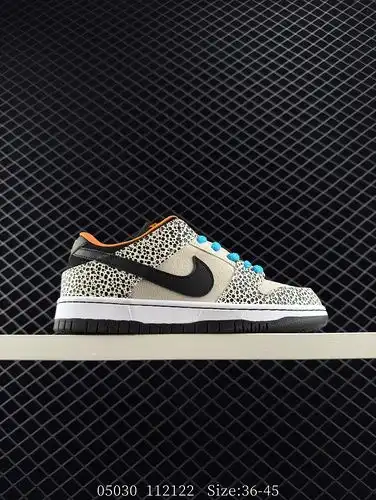 NIKE DUNK SB BAJO nueva personalización de color Dunk SB como el nombre sugiere tiene la línea de sa