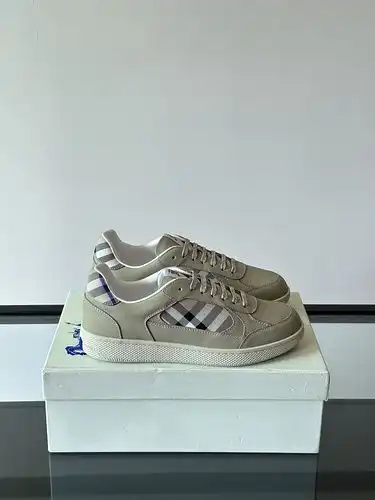 Burberry Mens Edition Código 0521B50 Talla 3844 Personalizable 45 no reembolsable