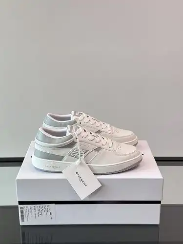 Givenchy Mens Edition Código 0521B50 Tamaño 3844 Personalizable 45 no reembolsable