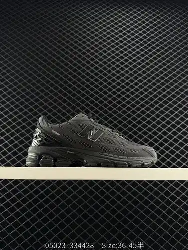 Los zapatos de carrera casuales estilo retro papá de la serie New Balance 1906 están hechos de cuero