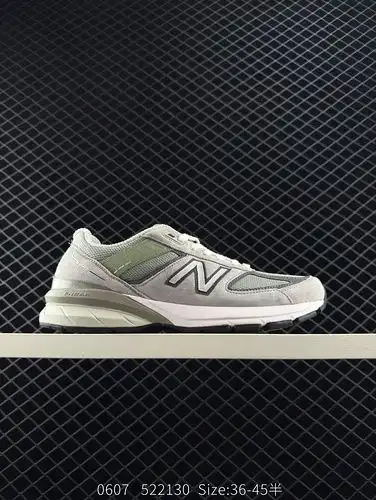 La serie de generación New Balance M990V5 de zapatos de carrera deportivos retro con herencia americ