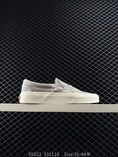Vans X Dior colabora para informar sobre el gris highend con una sola patada ️   Vans Aut Dior ha la