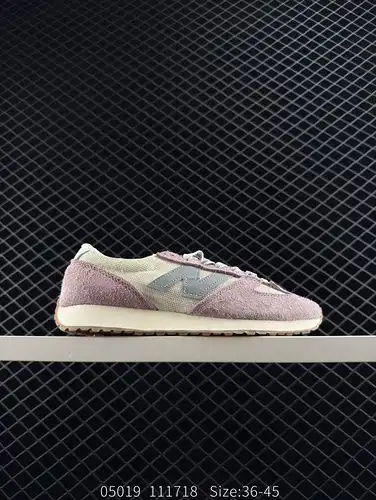 Los zapatos 90 New Balance NB 471 serie 471 vienen con dos pares de cordones de edición limitada con