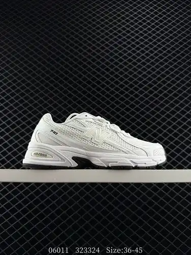 La serie New Balance U740WW2 de los últimos materiales grises plateados han sido ampliamente mejorad