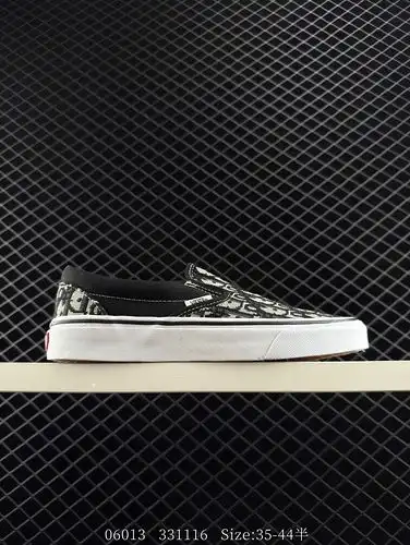 Vans X Dior colabora para informar sobre el gris highend con una sola patada ️   Vans Aut Dior ha la