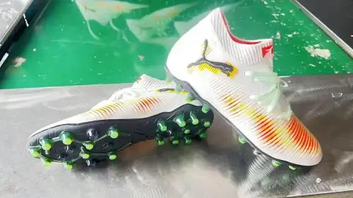 Llegada 3945 Puma Future 8 Ultimate MG Nail Football Shops 3945