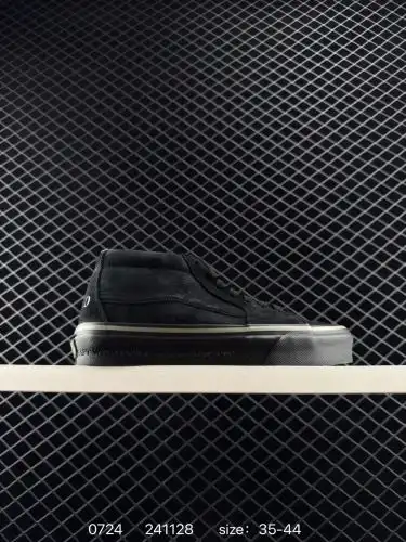 Los nuevos productos están disponibles para la reserva ️ Vecindario X Vans 2023 Las series cobradas 