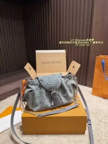 LV chain bag Louis Vuitton women's bag Louis Vuitton crossbody bag uses imported original cowhide hi