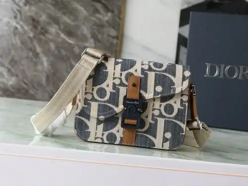 DIOR messenger bag Dior men's bag Dior crossbody bag uses imported top-grade original leather High-e