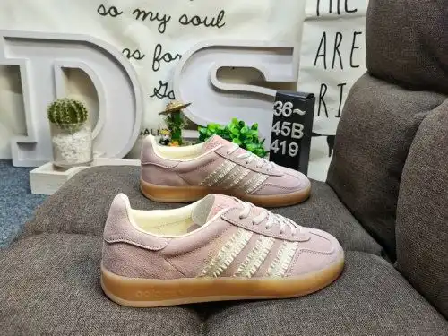 419D Adidas Gazelle Indoor JS1413 Casual Wear-resistant Lightweight Low Top Shoes This Adidas sneake
