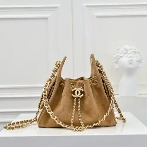 CHANEL chain bag Chanel women's bag Chanel crossbody bag is made of imported original cowhide high-e
