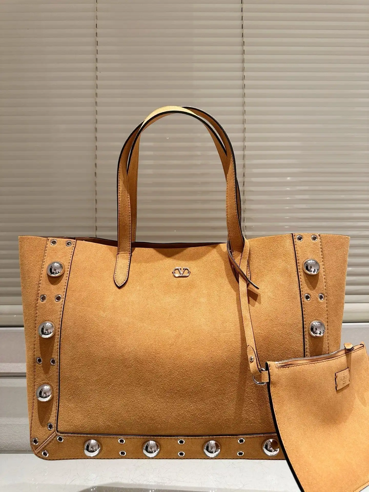 C2302250 (1).webp