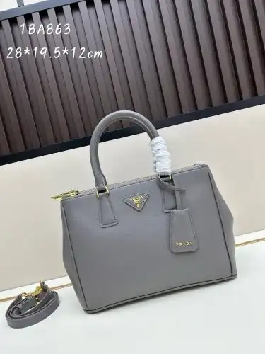 PRADA handbag Prada women's bag Prada crossbody bag is made of imported original cowhide high-end qu