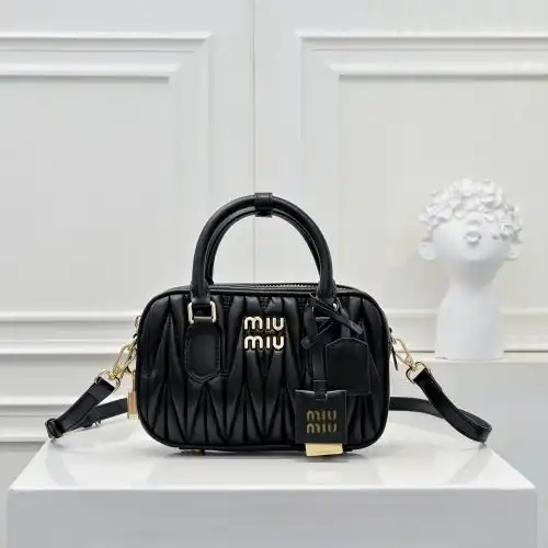 MiuMiu handbag, ladies, ladies, crossbody bag, imported original cowhide, high-end quality, delivery