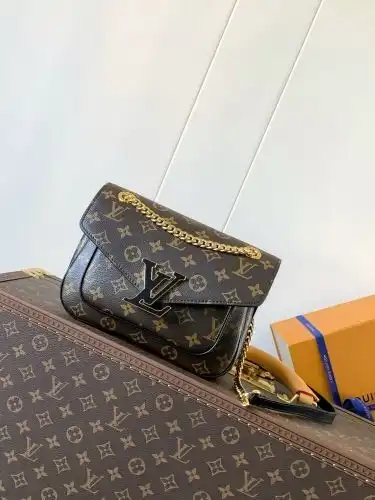 LV chain bag Louis Vuitton women's bag Louis Vuitton crossbody bag uses imported top-grade original 