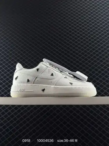 1 Nike Air Force 1 Low Original last cardboard Create a pure Air Force style Focus on foreign trade 