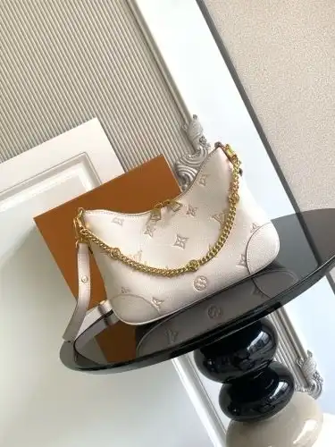 LV chain bag Louis Vuitton women's bag Louis Vuitton crossbody bag uses imported top-grade original 