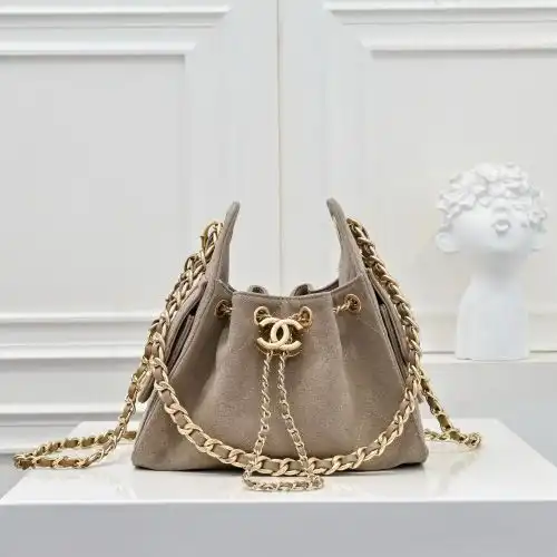 CHANEL chain bag Chanel women's bag Chanel crossbody bag is made of imported original cowhide high-e