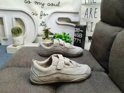 771DAdidas URBAN REVERIE Retro item Champion classic moral training shoe style, using simple color m