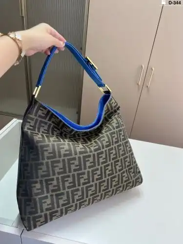 FENDI mid-range bag Fendi women's bag Fendi crossbody bag uses imported original cowhide high-end qu