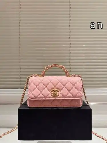 CHANEL handle bag Chanel women's bag Chanel crossbody bag is made of imported original cowhide high-