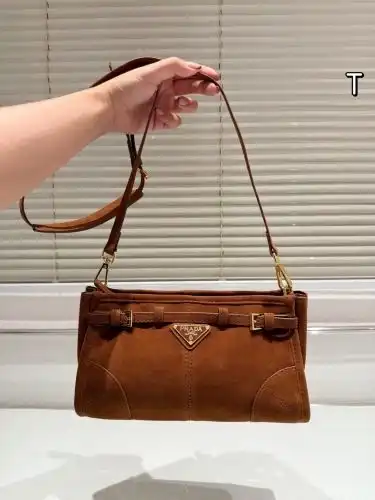 PRADA single shoulder bag Prada women's bag Prada crossbody bag is made of imported original single 
