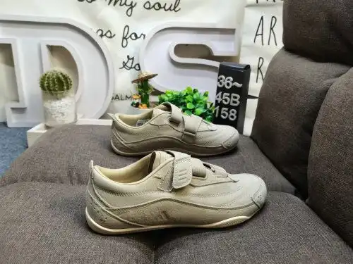 158DAdidas URBAN REVERIE JS2444 Retro items Champion classic moral training shoe style, using simple