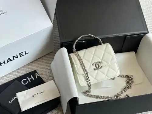 CHANEL red bag Chanel women's bag Chanel crossbody bag adopts imported original cowhide high-end qua