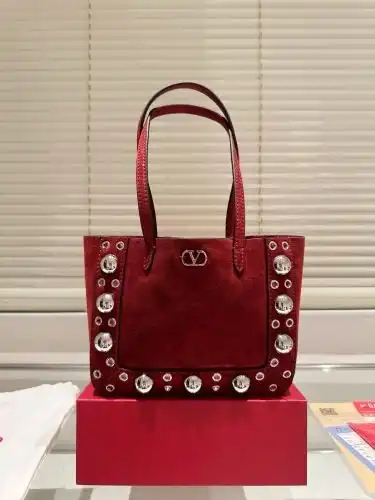 VALENTINO handbag Hualuntiannu girl bag Hualuntiannu crossbody bag uses imported original cowhide hi