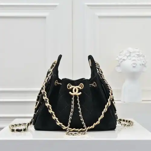 CHANEL chain bag Chanel women's bag Chanel crossbody bag is made of imported original cowhide high-e