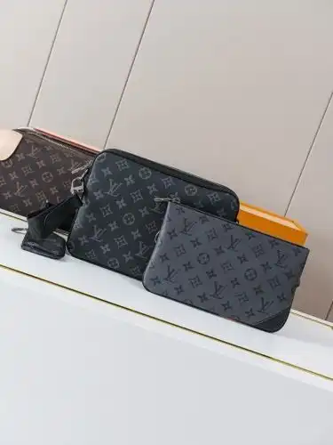 LV mailbag Louis Vuitton men's bag Louis Vuitton crossbody bag uses imported top-grade original leat