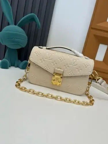 LV chain bag Louis Vuitton women's bag Louis Vuitton crossbody bag uses imported top-grade original 