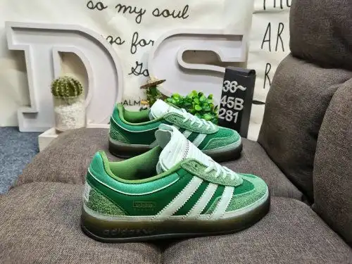 281DAdidasad Bunny Gazelle Indoor uses a combination of eco-friendly fiber leather upper material, a