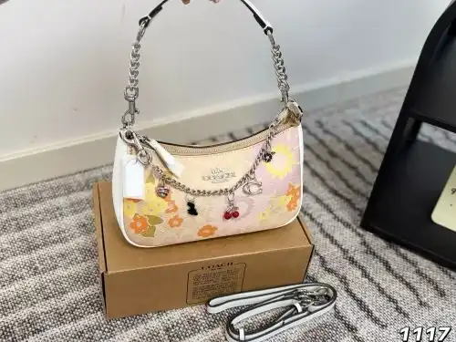 Coach chain bag, Koach women's bag, Koach crossbody bag, imported original cowhide, high-end quality