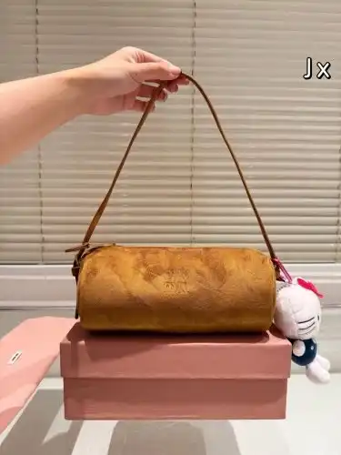 MiuMiu underarm bag, ladies bag, ladies bag, ladies bag, imported original cowhide, high-end quality