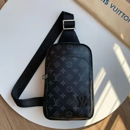 LV chest bag Louis Vuitton men's bag Louis Vuitton crossbody bag uses imported original cowhide high