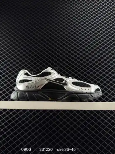 Nike (NIKE) new 2025 NIKE V5 RNR lightweight cushioned support casual shoes Comfortable, non-slip, w